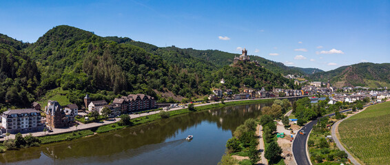 With the bike on the cycle path through the countryside along the river Moselle in Rhineland-Palatinate from Trier to Koblenz in summer - obrazy, fototapety, plakaty