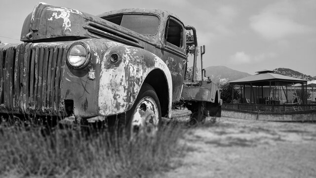 Old black and white photo of rusty truck