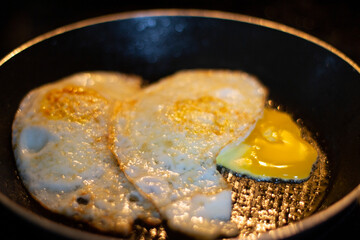 fry eggs in low lights 