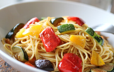 カラフルな野菜のパスタ