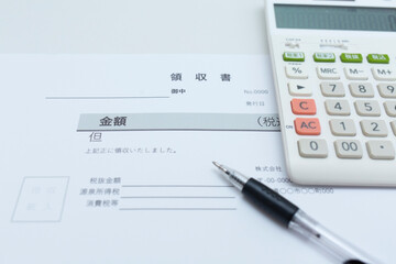 領収書 電卓 ボールペン デスク