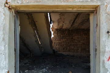 The wall with the doorway in the ruins of the collapse of the devastation.