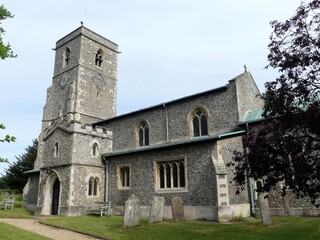 Fototapeta na wymiar St John the Baptist church, Station Road, Aldbury, Hertfordshire, England, UK