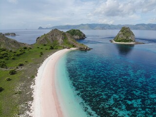 Fototapeta premium The beautiful long pink beach in Labuan Bajo, Komodo National Park, Indonesia