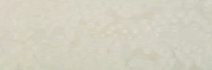 Foto op Plexiglas Nieuwe natuurlijke esdoorn fineer achtergrond in lichte kleur. Natuurlijke houtstructuur, patroon van een lang fineerblad, plank. © Dmytro Synelnychenko