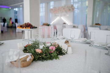 Fototapeta na wymiar wedding decor on a table in a restaurant