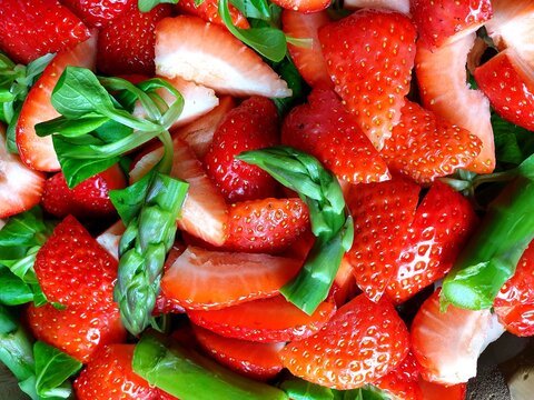 strawberry and asparagus salad, haelthy food concept