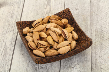 Unpeeled Almonds nuts