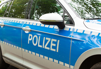 Polizeiauto nach einem Einsatz in der Nahaufnahme