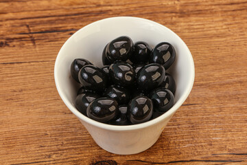 Black olives in the bowl
