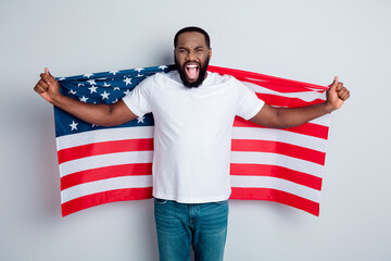 Photo of serious unhappy yell dark skin african guy protester raise american national flag call ask invoke government stop murder black people revolution isolated grey color background