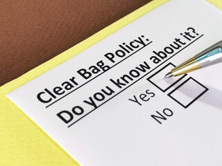 Obraz premium One person is answering question about clear bag policy.