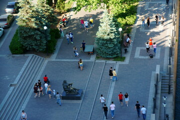 Fototapeta premium People in the city square. The view from the top.