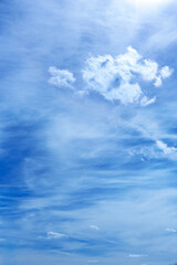Obraz premium Blue sky background with single white cloud.