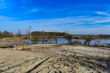 Sandy descent to the lake