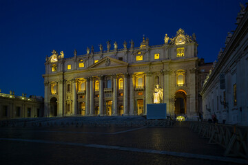Obraz premium The Saint Peter cathedral of Vatican at night. The cathedral is one of the most famous travel distinations of the world and the largest catholic church