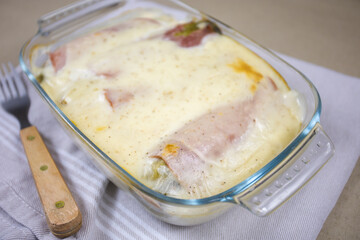 plat d'endives au jambon avec béchamel