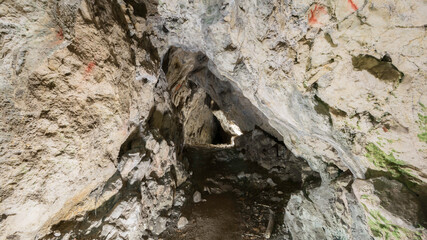 Oświetlony korytarz jaskini Mamut - obrazy, fototapety, plakaty