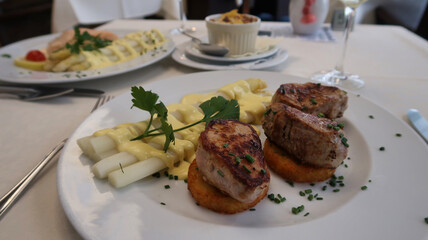 Spargel und Schweinefilet