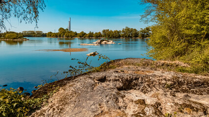Obraz premium Beautiful spring view with reflections at Pleinting, Danube, Bavaria, Germany