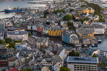 Obraz premium Gdansk, Poland - Juny, 2019: . Alesund is a port and tourist city in Norway. View point on Mount Aksla