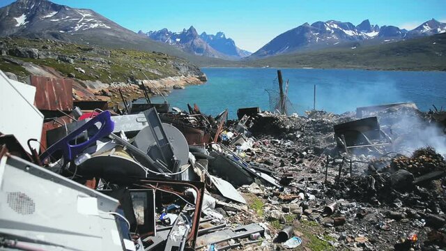 WS PAN Heap of garbage by Tasermiut fjord / Tasiusaq, Uunartok, Kujalleq, Greenland