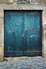 Obraz na płótnie Canvas Weathered old garage door.