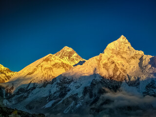 Everest lhotse en nuptse gezien vanaf de top van de kalapathar