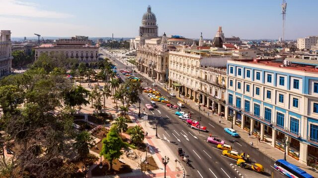 WS HA T/L ZO Traffic in Havana Parque Central / Havana, Cuba