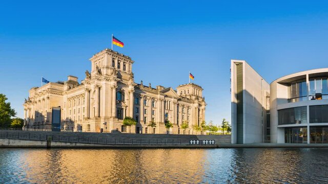 WS T/L Buildings of Reichstag and Paul-L?be-Haus seen from river / Berlin, Germany