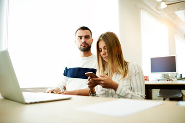 Messages using wifi 4G connection in coworking