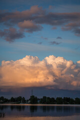 Obraz premium Beautiful magnificent clouds at sunset in the sky