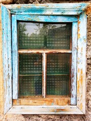 Fototapeta na wymiar old wooden window with shutters