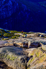 Obraz premium Chains on the way to famous Kjeragbolten help tourists climb steep cliffs. Norway.