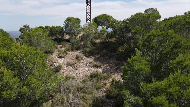 The drone rises vertically and the large steel cross on the mountain of Muela near the city of Orihuela comes into view. Then you can see the vast landscape on the Spanish east coast. 