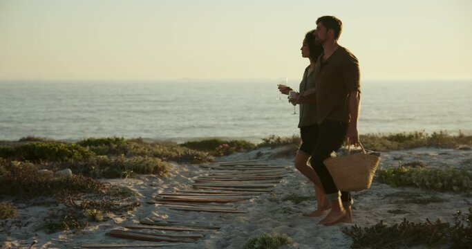 WS TS Couple walking on beach during sunset / Claremont, Cape Town, South Africa