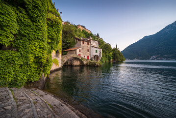 Fototapeta na wymiar Scenic picture of Nesso on the Como lake in Italy with stone foreground