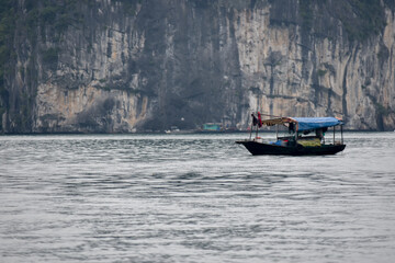 Embarcaciones en Halong Bay, Vietnam