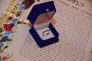 rings on the marriage contract