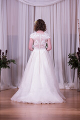 The bride is waiting for the groom for a first look.