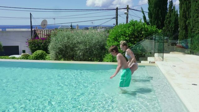 WS TS Boy (14-15) and girl (12-13) swimming in pool 