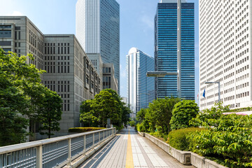 Fototapeta premium (東京都ｰ都市風景)新緑と夏空の西新宿ビル風景４