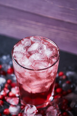 Alcoholic cocktail Cape Codder with vodka, cranberry juice and ice.