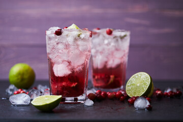 Alcoholic cocktail Cape Codder with vodka, cranberry juice and ice.