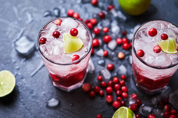 Alcoholic cocktail Cape Codder with vodka, cranberry juice and ice.