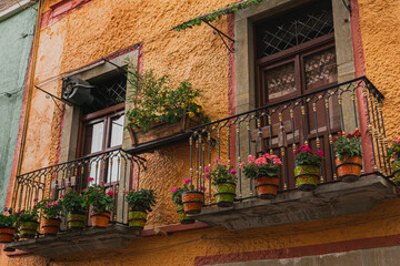 Fototapeta na wymiar Mexican Classic Colonial Style Window Balcony in Guanajato Mexico.