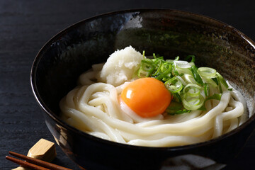 冷やし釜玉うどん