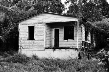 Obraz premium old abandoned house