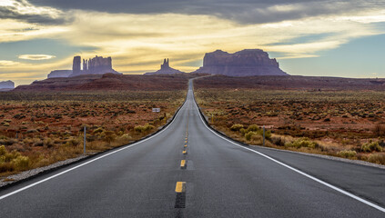 Forrest Gump Point at sunset near Monument Valley