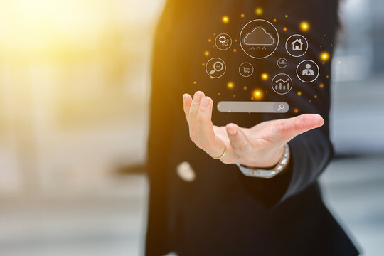 Businesswoman showing the global investment planning process, the connection between corporate data and other companies around the world. Increase the credibility of the organization.